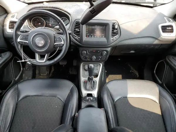3C4NJDBB1KT776412 2019 JEEP COMPASS - Image 8