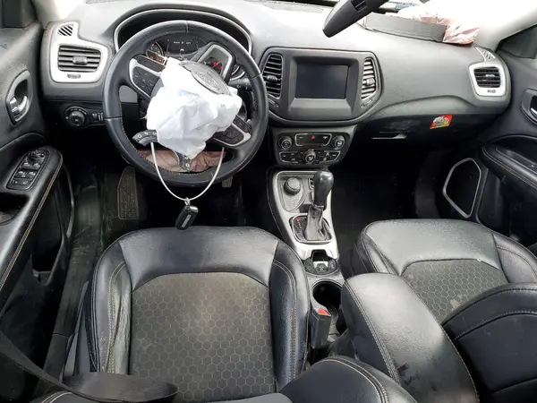 3C4NJDBB1KT781125 2019 JEEP COMPASS - Image 8