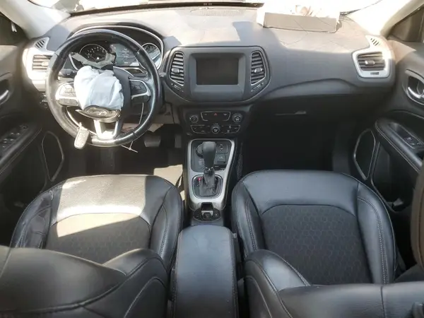 3C4NJDBB1KT818271 2019 JEEP COMPASS - Image 8