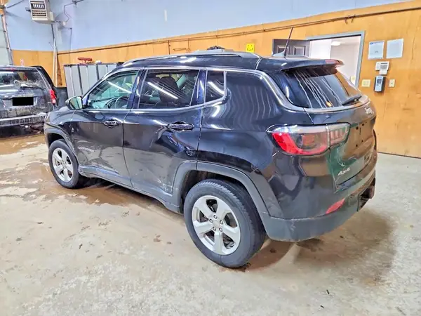 3C4NJDBB1MT500993 2021 JEEP COMPASS - Image 2