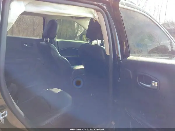 3C4NJDBB1MT520712 2021 JEEP COMPASS - Image 8