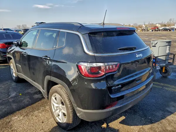 3C4NJDBB1NT113247 2022 JEEP COMPASS - Image 2