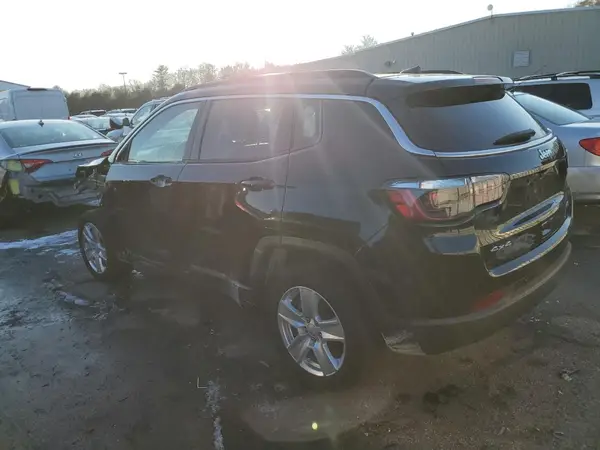 3C4NJDBB1NT132445 2022 JEEP COMPASS - Image 2