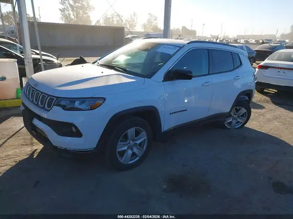 3C4NJDBB1NT143879 2022 JEEP COMPASS - Image 2