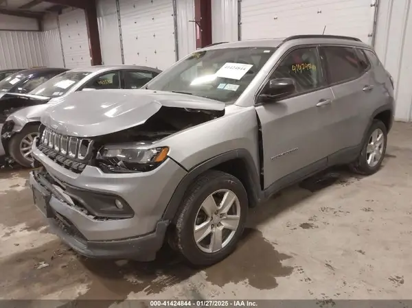 3C4NJDBB1NT164537 2022 JEEP COMPASS - Image 2
