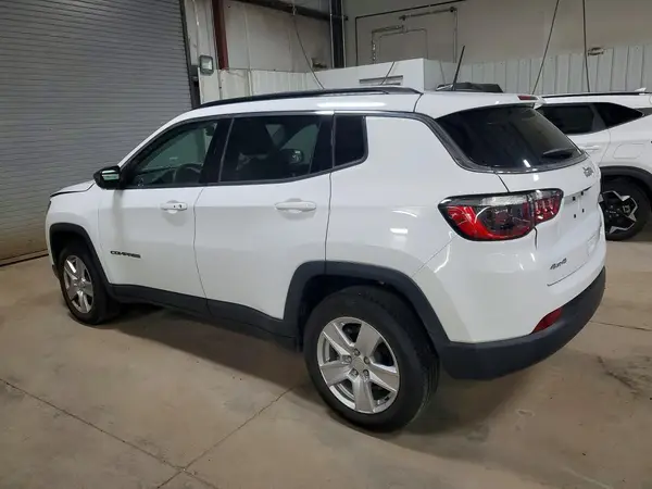 3C4NJDBB1NT165526 2022 JEEP COMPASS - Image 2