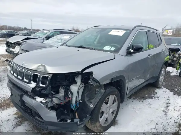 3C4NJDBB1NT237714 2022 JEEP COMPASS - Image 2