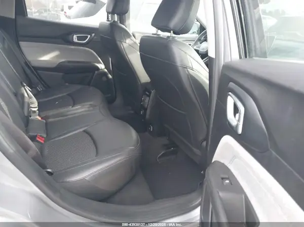 3C4NJDBB1NT237714 2022 JEEP COMPASS - Image 8