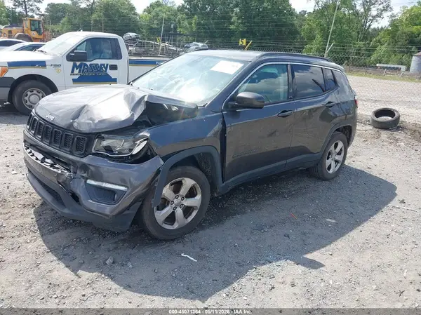 3C4NJDBB2JT103238 2018 JEEP COMPASS - Image 2