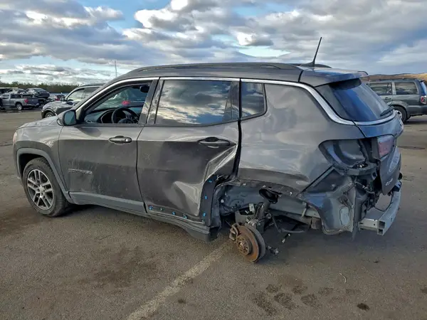 3C4NJDBB2JT112702 2018 JEEP COMPASS - Image 2