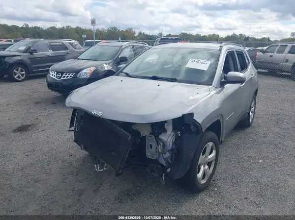 3C4NJDBB2JT114224 2018 JEEP COMPASS - Image 2