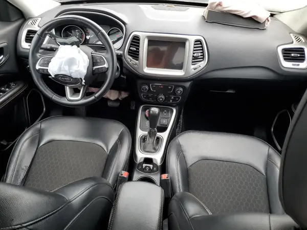 3C4NJDBB2JT114787 2018 JEEP COMPASS - Image 8