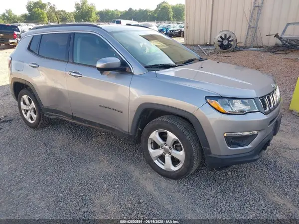 3C4NJDBB2JT117009 2018 JEEP COMPASS - Image 1
