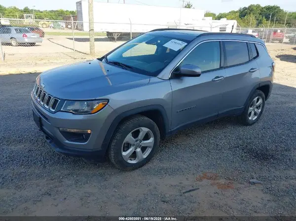 3C4NJDBB2JT117009 2018 JEEP COMPASS - Image 2