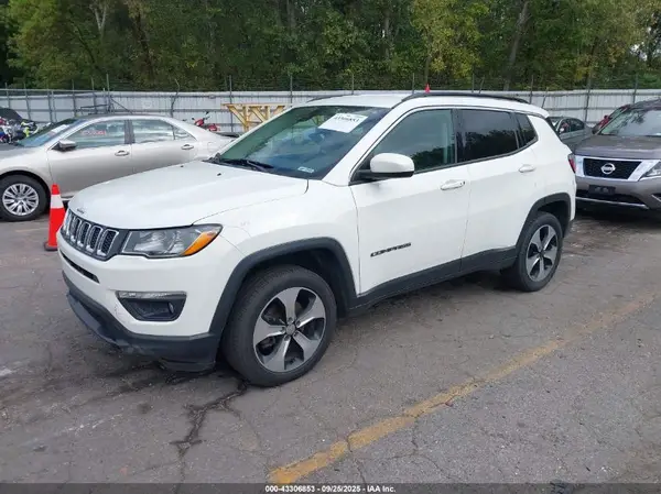 3C4NJDBB2JT136370 2018 JEEP COMPASS - Image 2