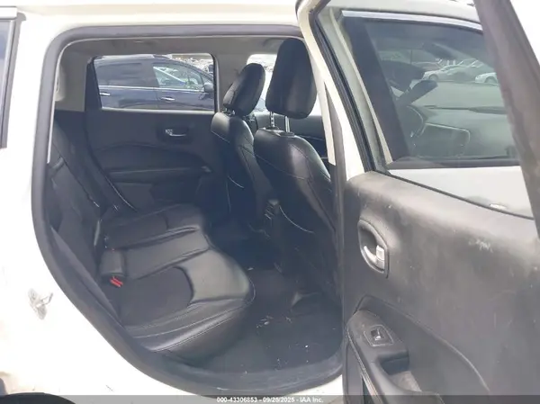 3C4NJDBB2JT136370 2018 JEEP COMPASS - Image 8