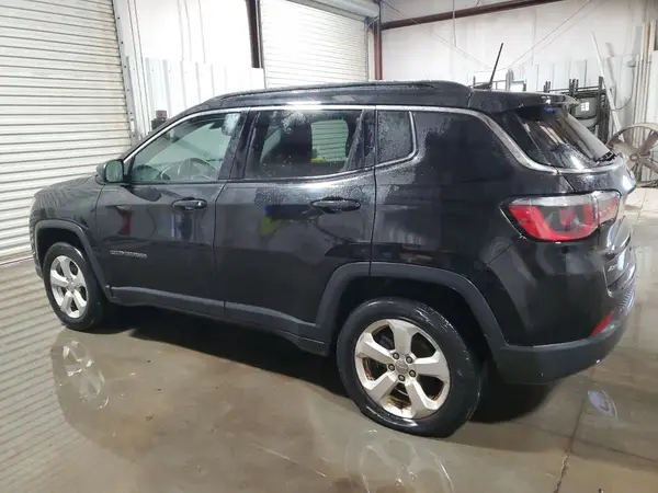 3C4NJDBB2JT138846 2018 JEEP COMPASS - Image 2