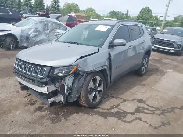 3C4NJDBB2JT140726 2018 JEEP COMPASS - Image 2