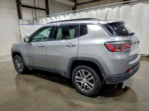 3C4NJDBB2JT142864 2018 JEEP COMPASS - Image 2