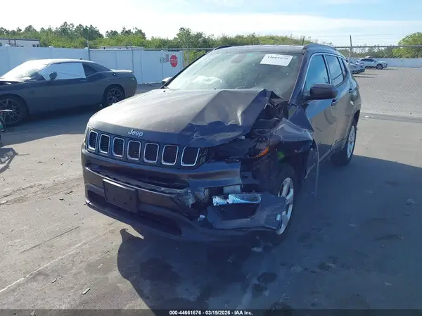 3C4NJDBB2JT143481 2018 JEEP COMPASS - Image 2