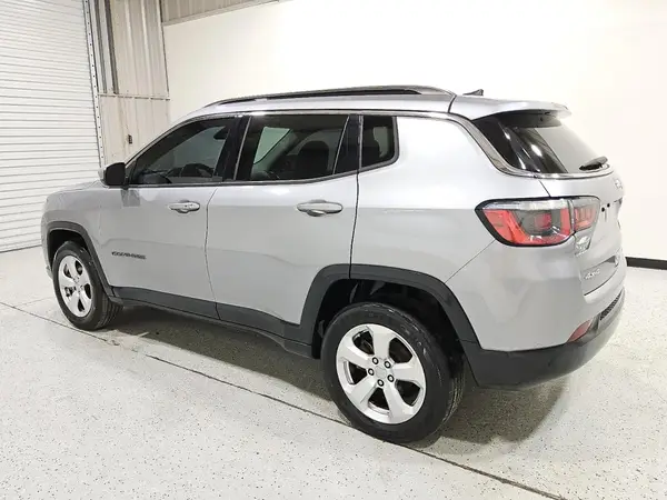 3C4NJDBB2JT143769 2018 JEEP COMPASS - Image 2
