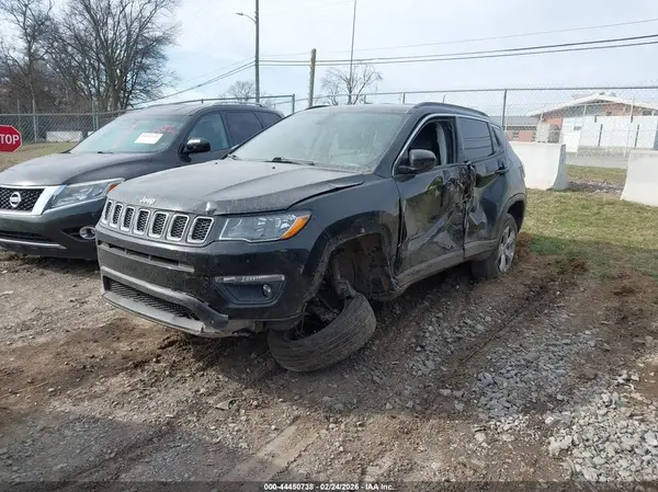 3C4NJDBB2JT147448 2018 JEEP COMPASS - Image 2