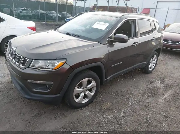 3C4NJDBB2JT154609 2018 JEEP COMPASS - Image 2