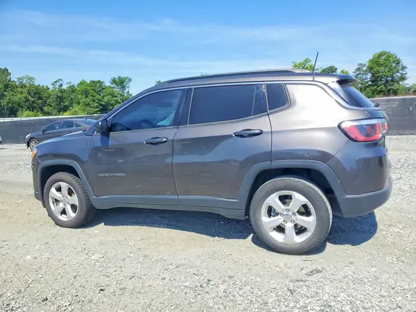 3C4NJDBB2JT155033 2018 JEEP COMPASS - Image 2