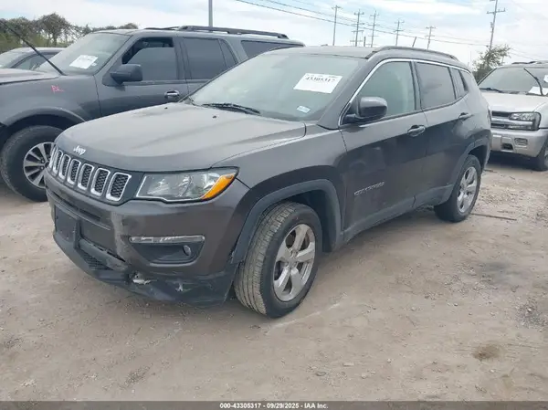 3C4NJDBB2JT155243 2018 JEEP COMPASS - Image 2