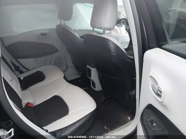 3C4NJDBB2JT160989 2018 JEEP COMPASS - Image 8