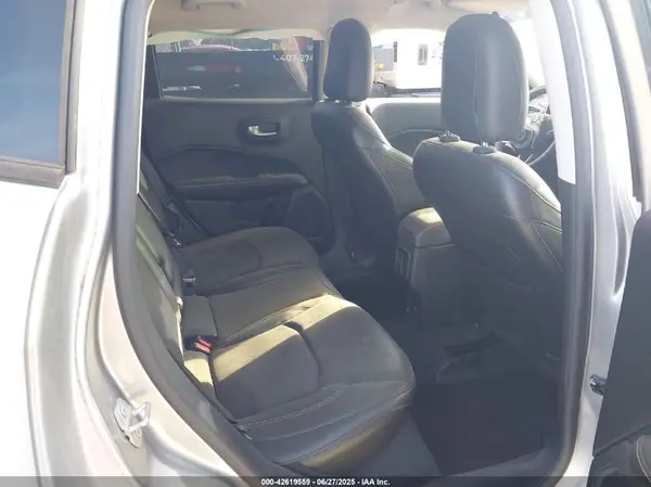 3C4NJDBB2JT162614 2018 JEEP COMPASS - Image 8