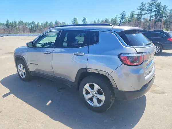 3C4NJDBB2JT168509 2018 JEEP COMPASS - Image 2