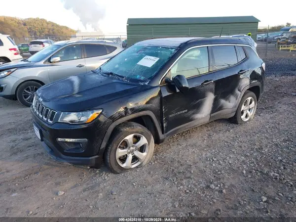 3C4NJDBB2JT174990 2018 JEEP COMPASS - Image 2