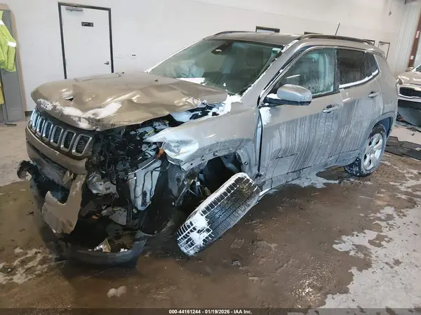3C4NJDBB2JT177582 2018 JEEP COMPASS - Image 2