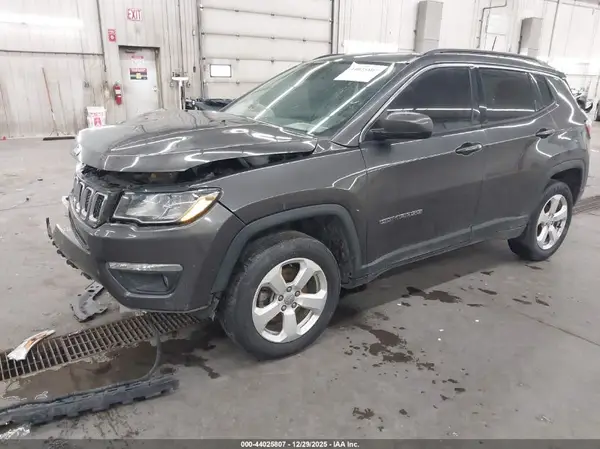 3C4NJDBB2JT178635 2018 JEEP COMPASS - Image 2
