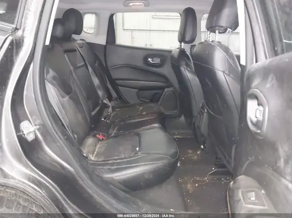 3C4NJDBB2JT178635 2018 JEEP COMPASS - Image 8