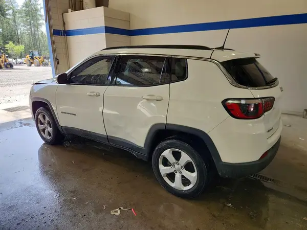 3C4NJDBB2JT185133 2018 JEEP COMPASS - Image 2