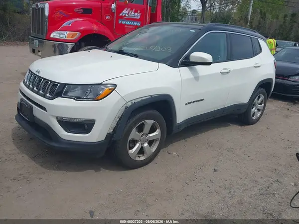 3C4NJDBB2JT185780 2018 JEEP COMPASS - Image 2
