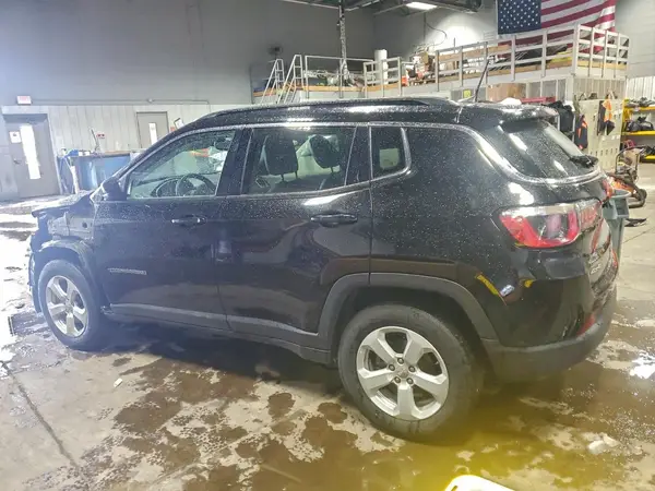 3C4NJDBB2JT191255 2018 JEEP COMPASS - Image 2