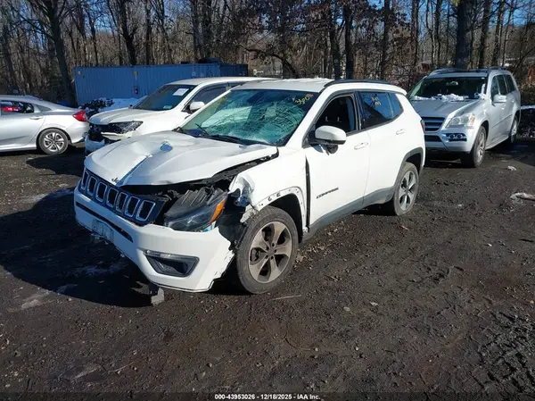 3C4NJDBB2JT238574 2018 JEEP COMPASS - Image 2