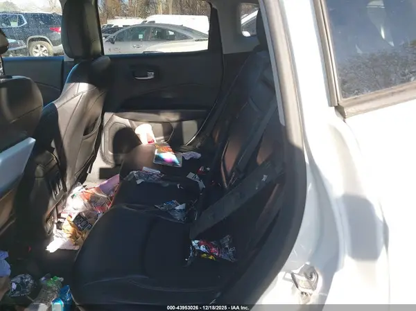 3C4NJDBB2JT238574 2018 JEEP COMPASS - Image 8