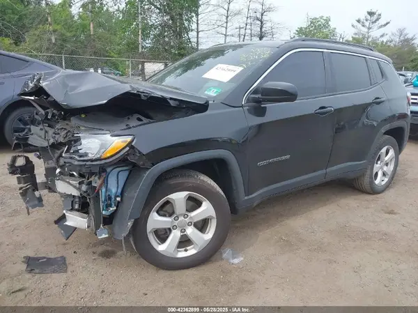 3C4NJDBB2JT246030 2018 JEEP COMPASS - Image 2