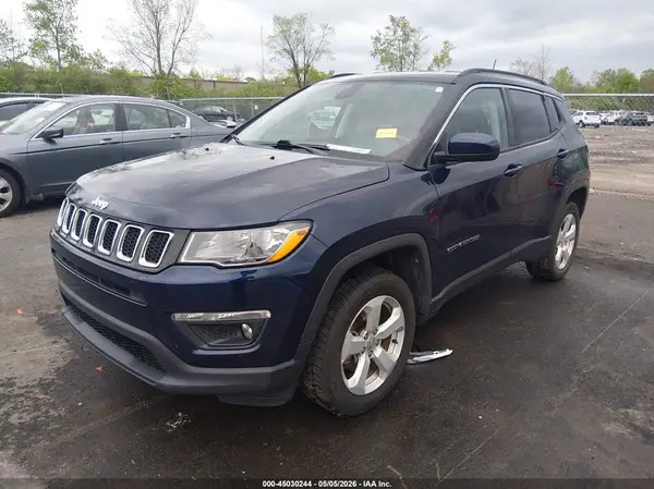 3C4NJDBB2JT252474 2018 JEEP COMPASS - Image 2