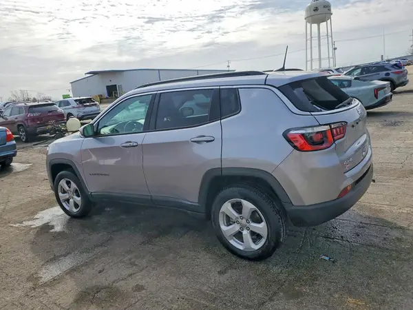3C4NJDBB2JT255682 2018 JEEP COMPASS - Image 2