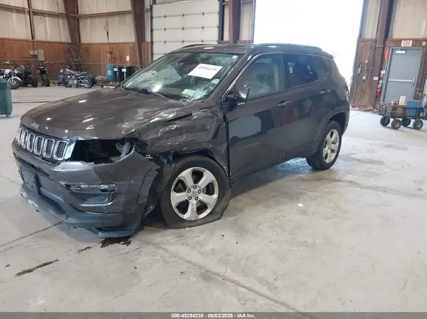 3C4NJDBB2JT255990 2018 JEEP COMPASS - Image 2
