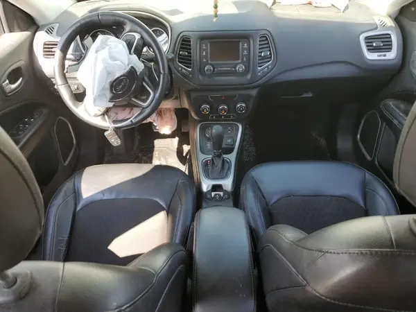 3C4NJDBB2JT256010 2018 JEEP COMPASS - Image 8
