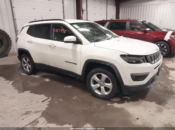 3C4NJDBB2JT256122 2018 JEEP COMPASS - Image 1