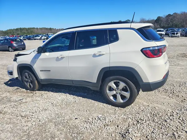 3C4NJDBB2JT256637 2018 JEEP COMPASS - Image 2