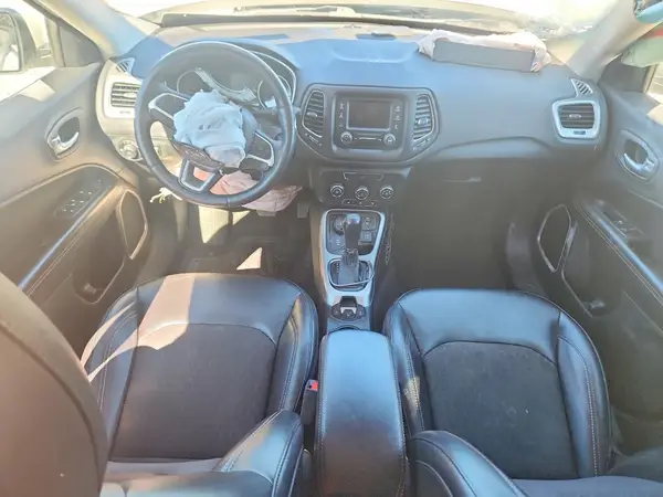3C4NJDBB2JT256637 2018 JEEP COMPASS - Image 8