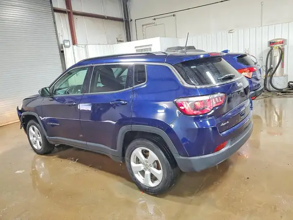 3C4NJDBB2JT261966 2018 JEEP COMPASS - Image 2